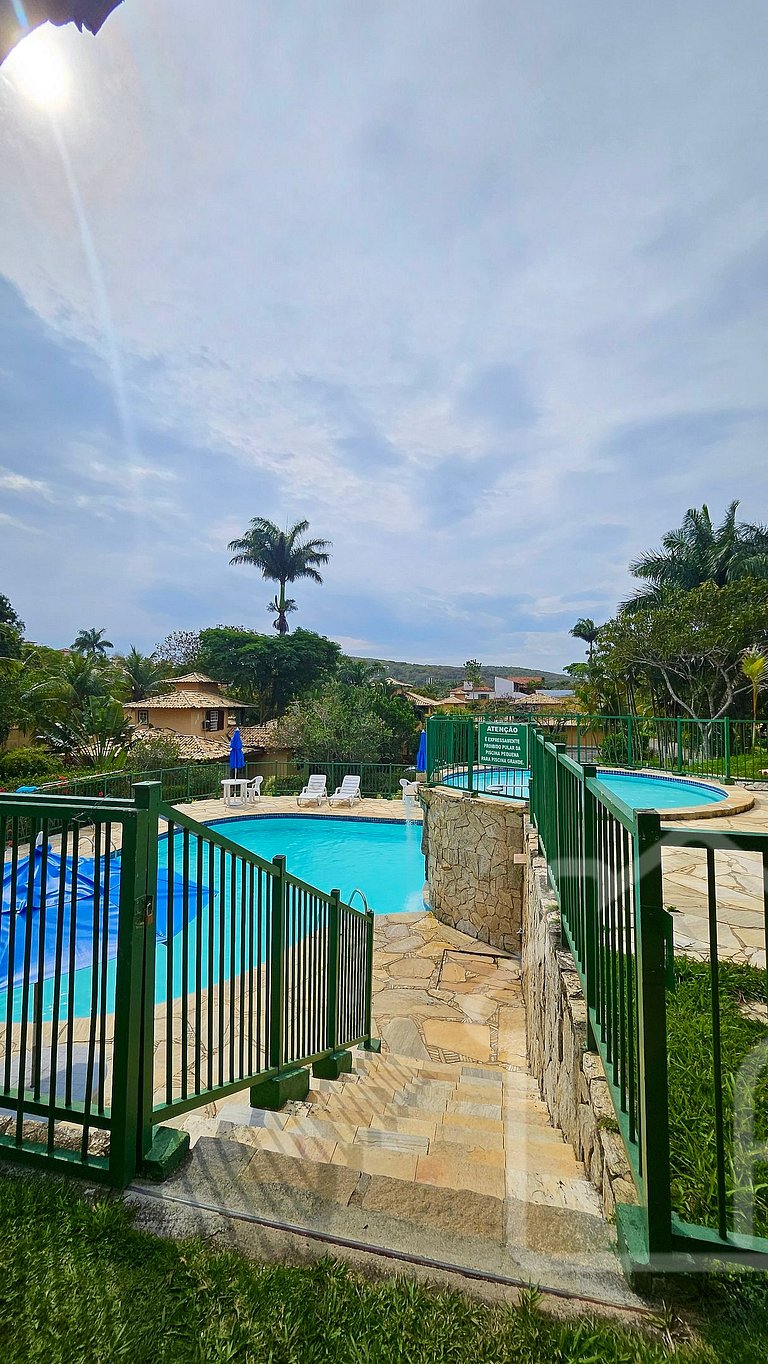 Casa na Ferradura com piscina e churrasqueira