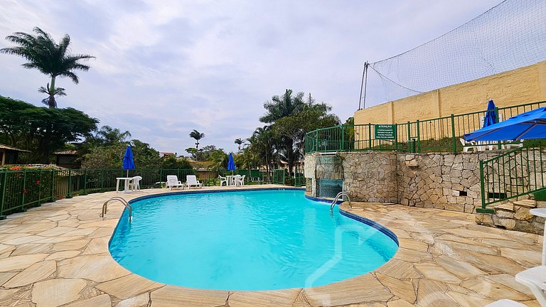 Casa na Ferradura com piscina e churrasqueira