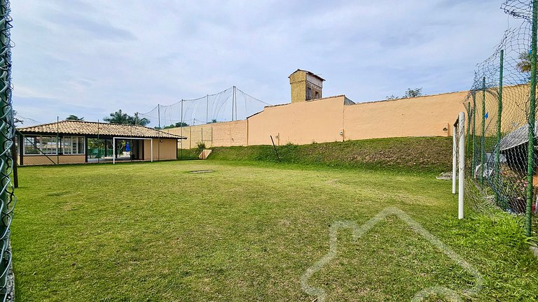 Casa na Ferradura com piscina e churrasqueira