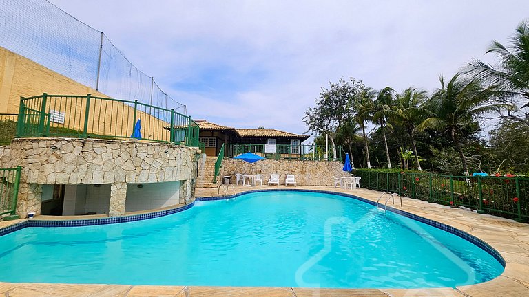 Casa na Ferradura com piscina e churrasqueira