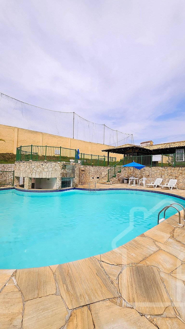 Casa na Ferradura com piscina e churrasqueira