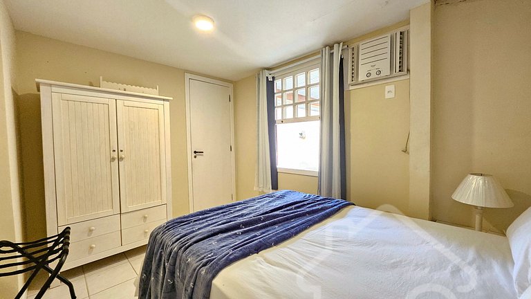 Casa na Ferradura com piscina e churrasqueira