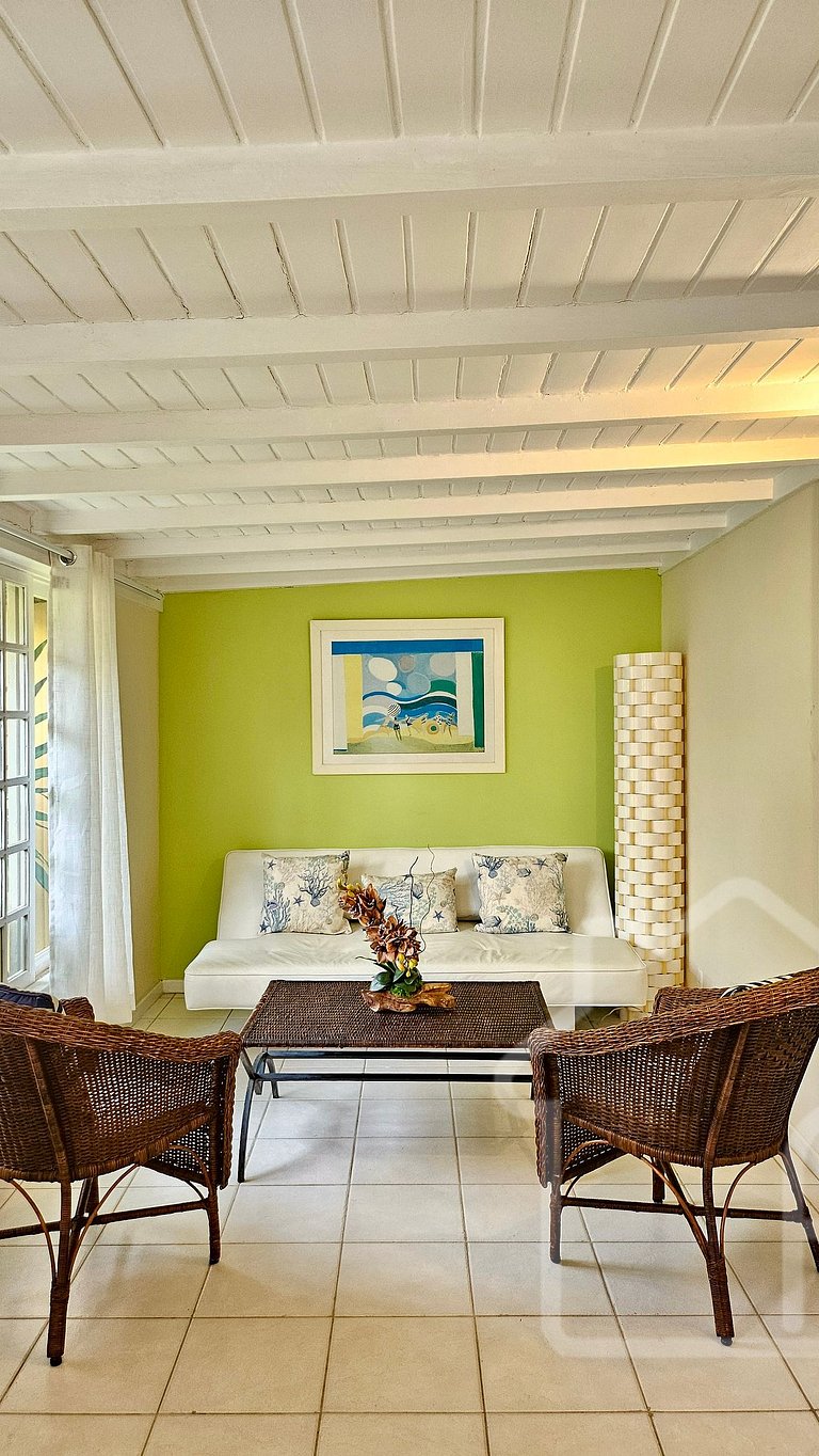 Casa na Ferradura com piscina e churrasqueira