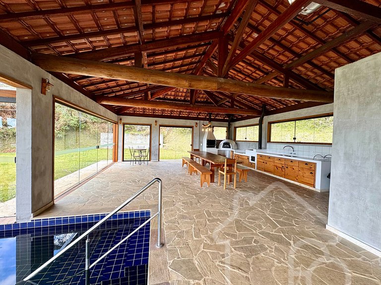 Chalé com área gourmet privativa