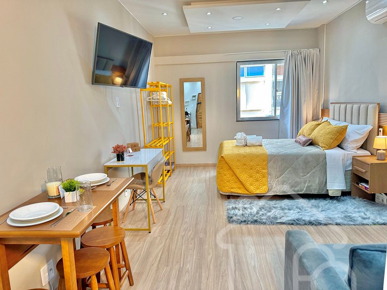 Estúdio no centro com ar-condicionado