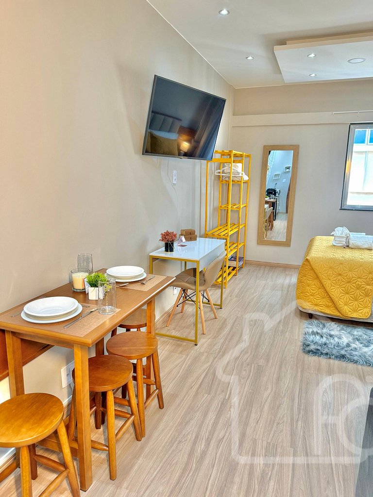 Estúdio no centro com ar-condicionado