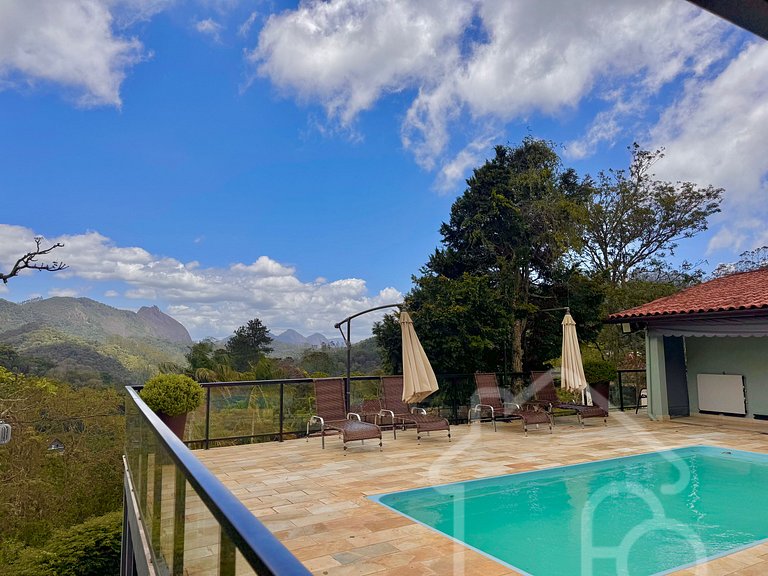 Casa nas montanhas com piscina e sauna