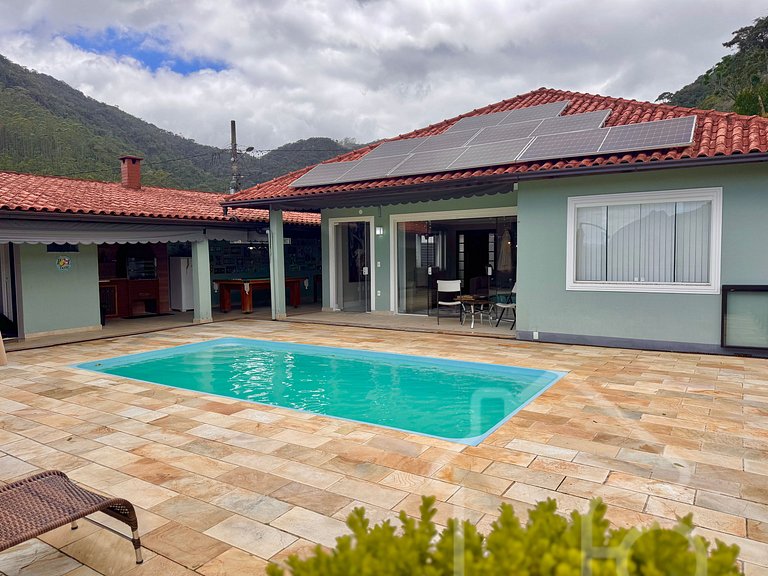 Casa nas montanhas com piscina e sauna