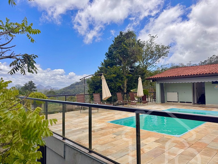 Casa nas montanhas com piscina e sauna