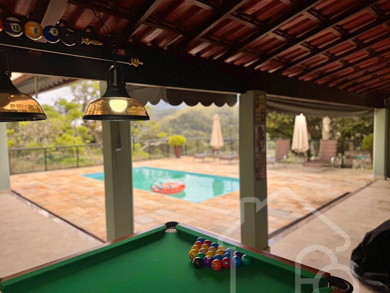 Casa nas montanhas com piscina e sauna