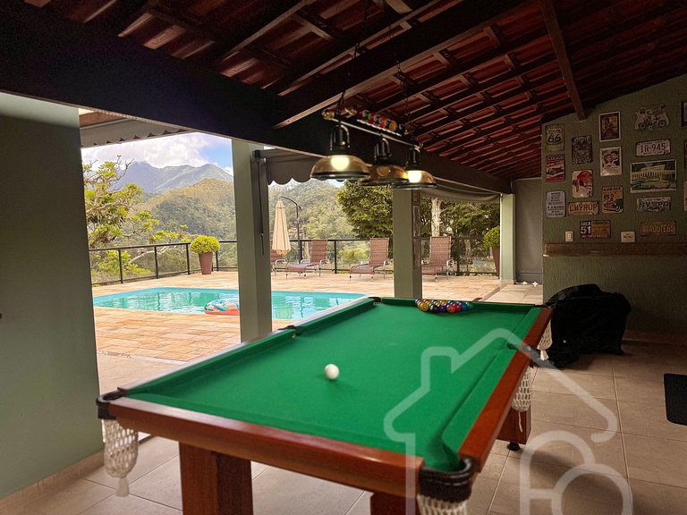 Casa nas montanhas com piscina e sauna