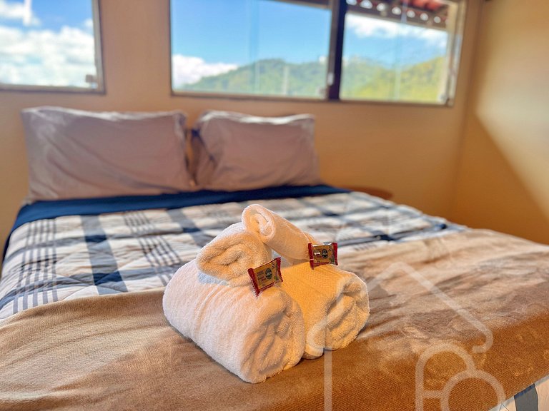 Casa nas montanhas com piscina e sauna