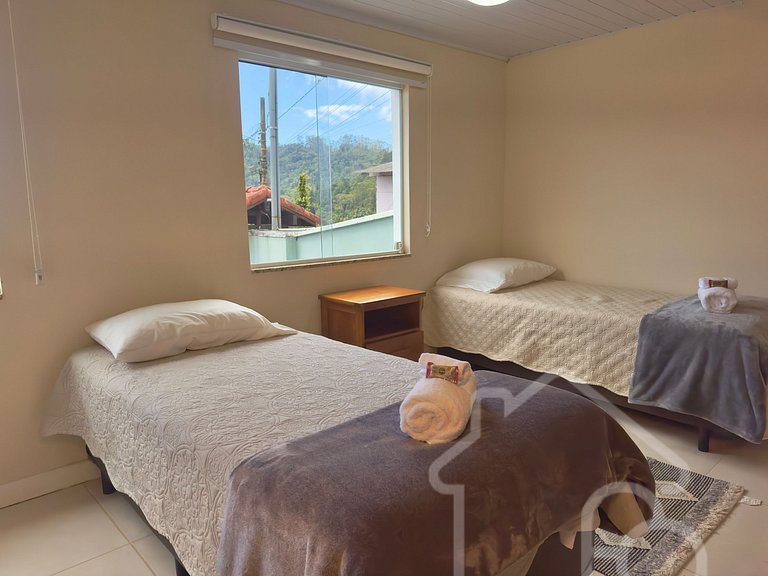 Casa nas montanhas com piscina e sauna