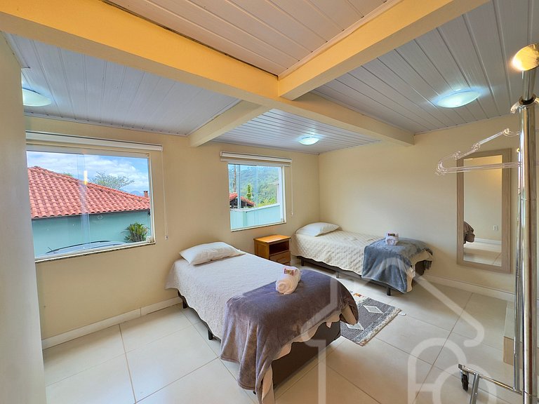 Casa nas montanhas com piscina e sauna