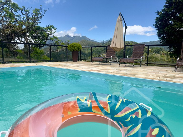 Casa nas montanhas com piscina e sauna