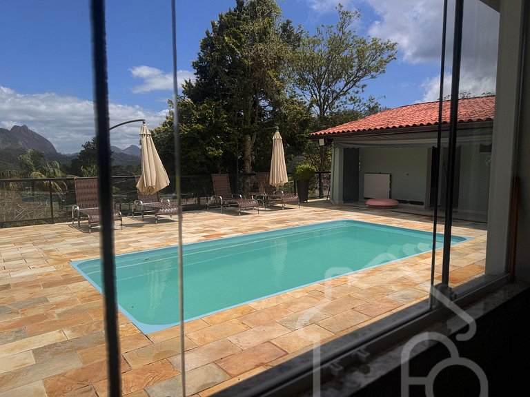 Casa nas montanhas com piscina e sauna