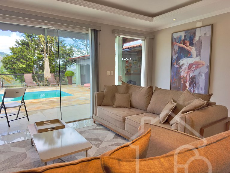 Casa nas montanhas com piscina e sauna