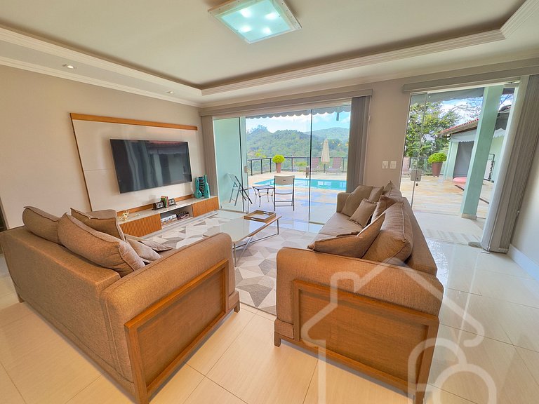 Casa nas montanhas com piscina e sauna