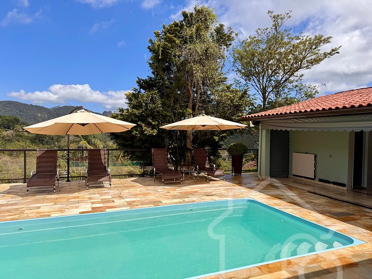 Casa nas montanhas com piscina e sauna