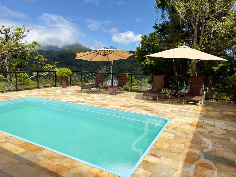 Casa nas montanhas com piscina e sauna