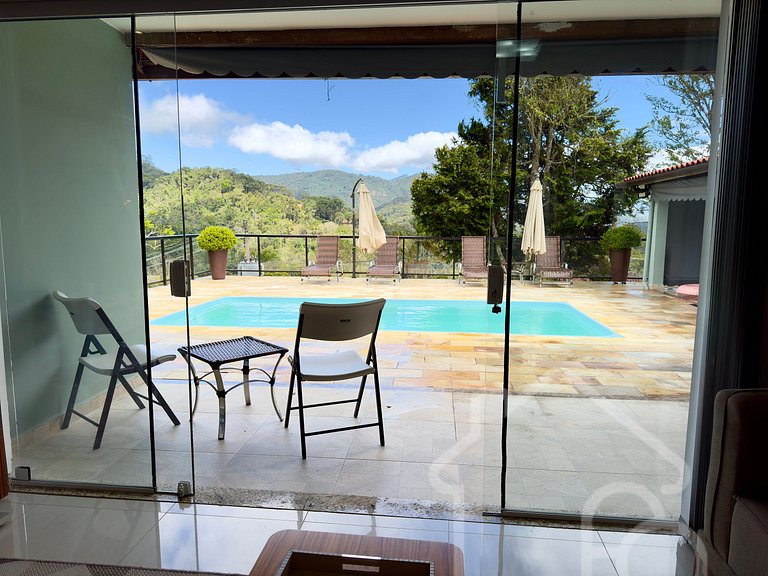 Casa nas montanhas com piscina e sauna