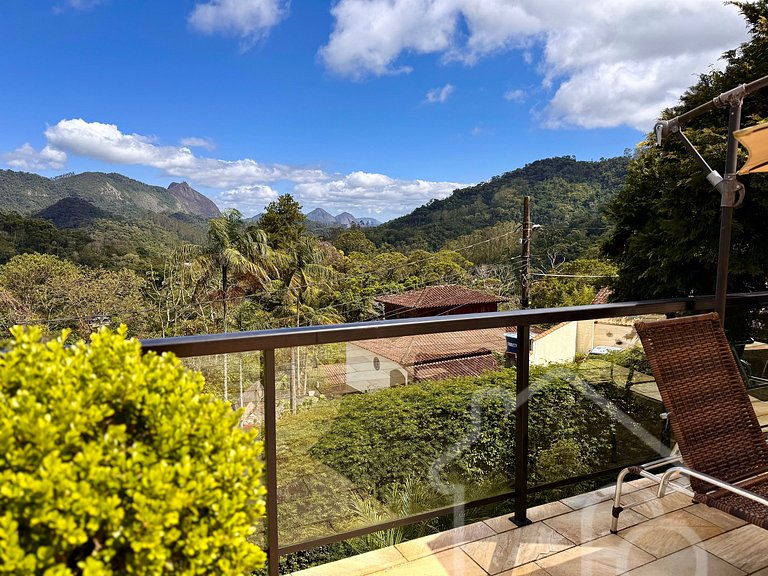 Casa nas montanhas com piscina e sauna