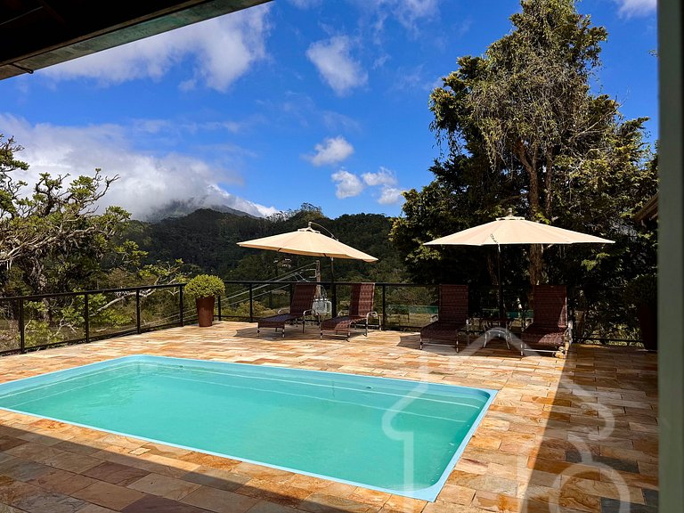 Casa nas montanhas com piscina e sauna