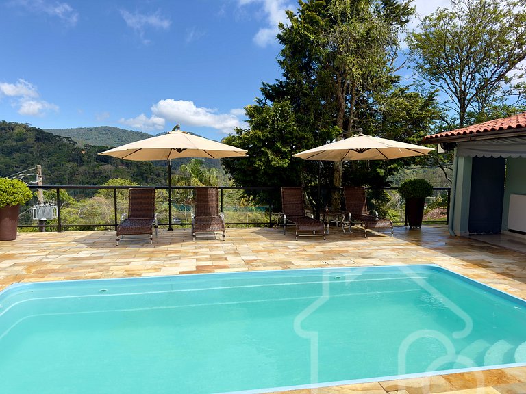 Casa nas montanhas com piscina e sauna