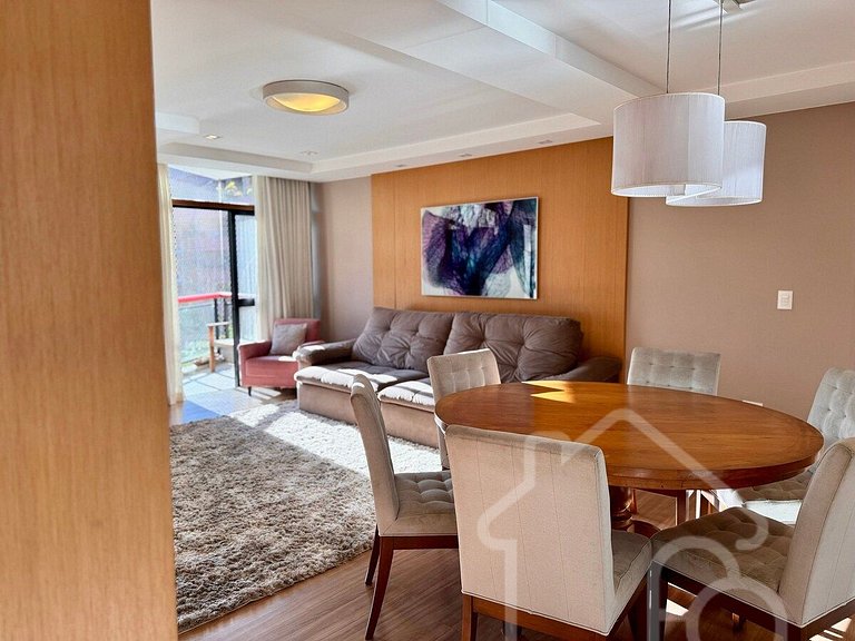 Apartamento central com piscina e playground