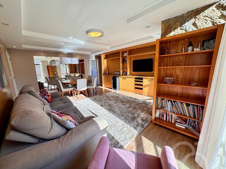 Apartamento central com piscina e playground