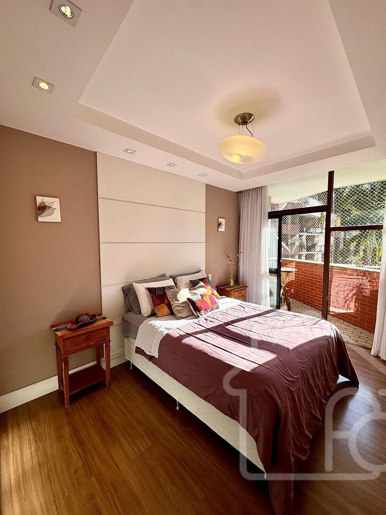 Apartamento central com piscina e playground