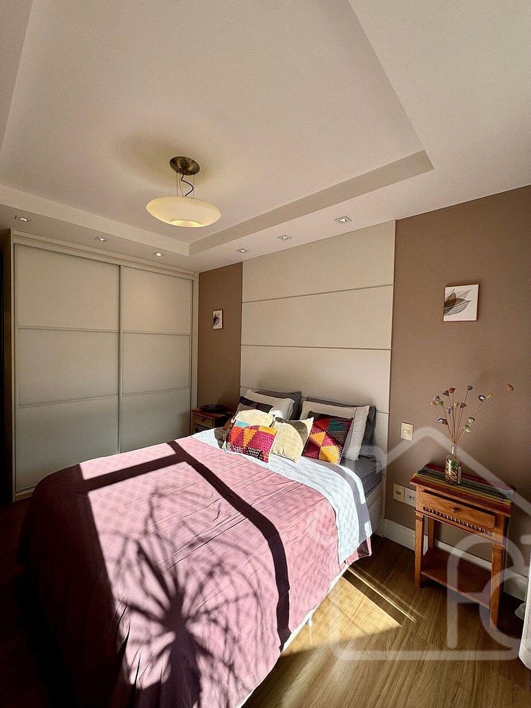 Apartamento central com piscina e playground