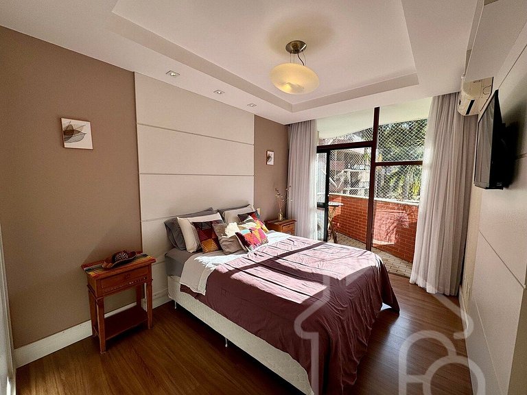 Apartamento central com piscina e playground