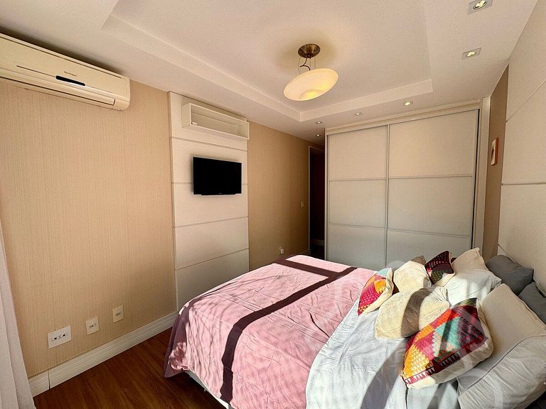 Apartamento central com piscina e playground