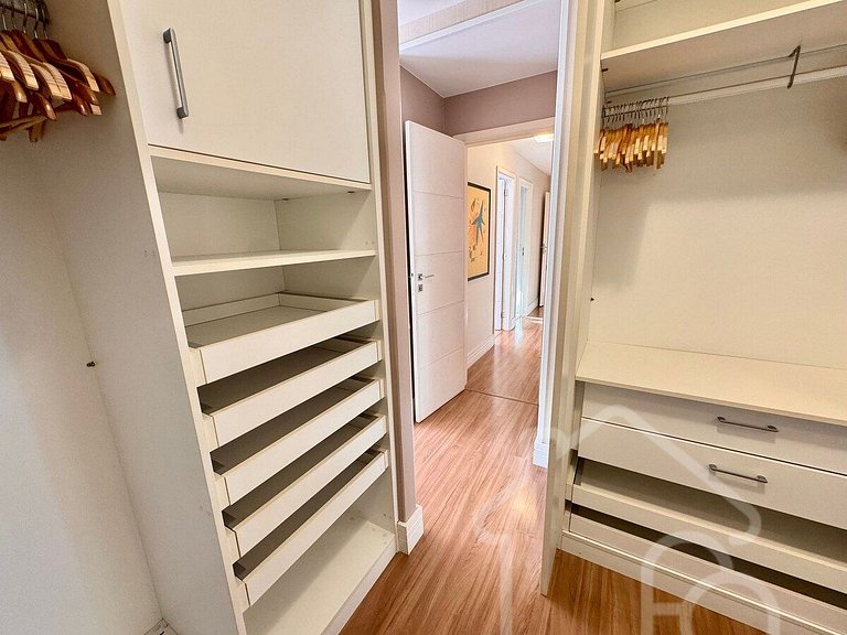 Apartamento central com piscina e playground