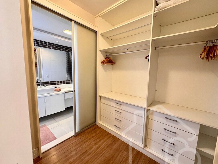 Apartamento central com piscina e playground