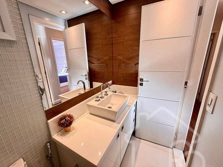 Apartamento central com piscina e playground