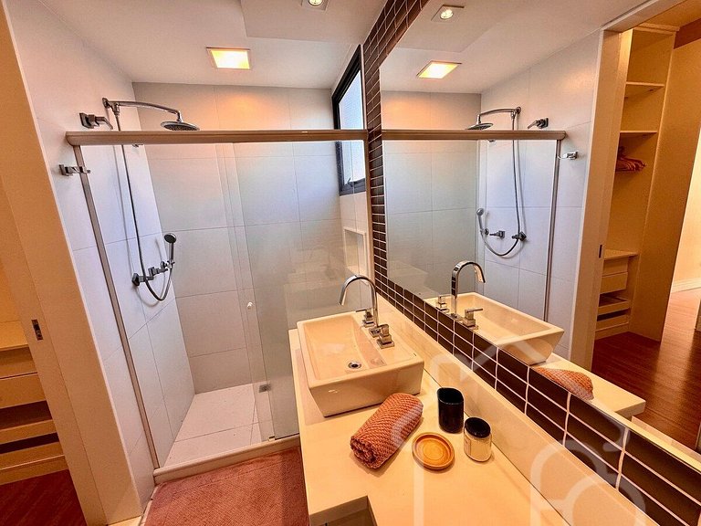 Apartamento central com piscina e playground