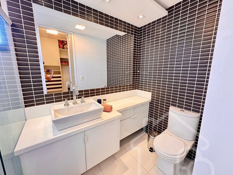 Apartamento central com piscina e playground