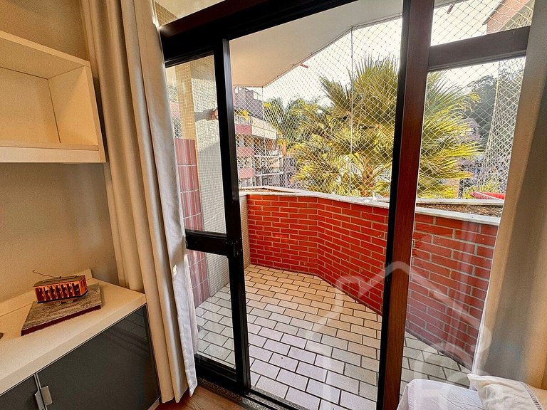 Apartamento central com piscina e playground