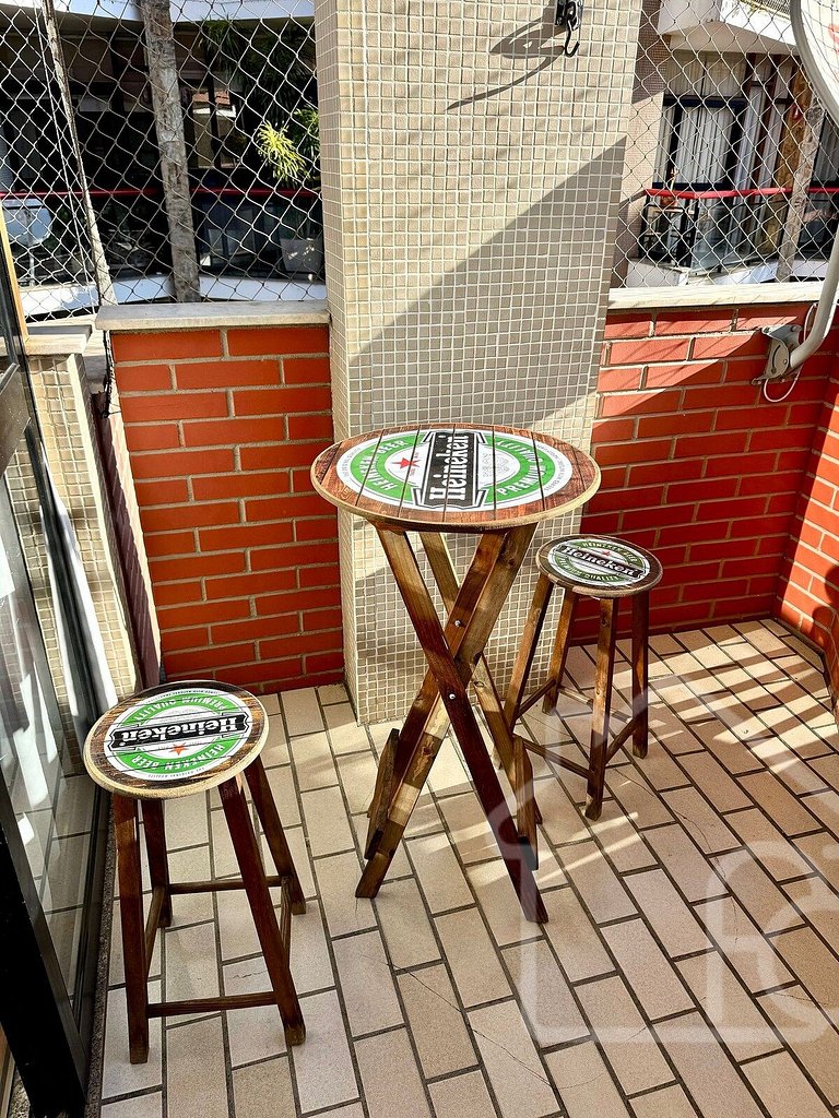 Apartamento central com piscina e playground