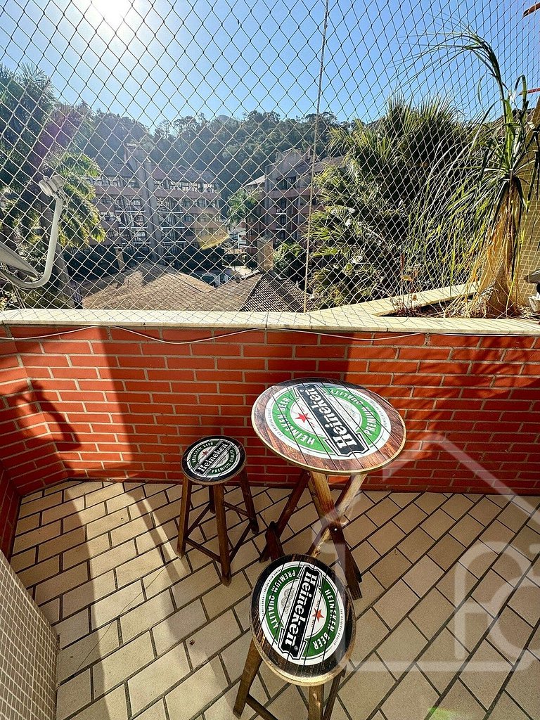 Apartamento central com piscina e playground