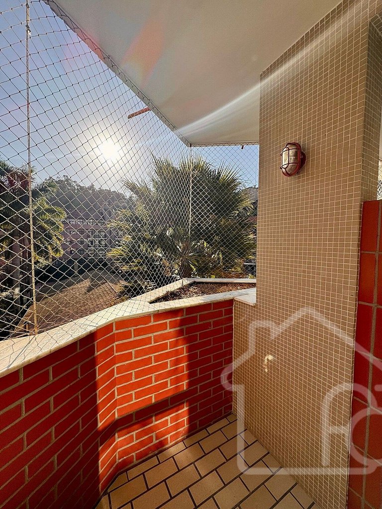 Apartamento central com piscina e playground