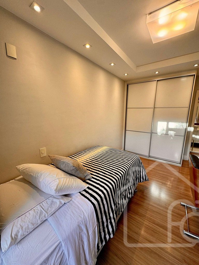 Apartamento central com piscina e playground