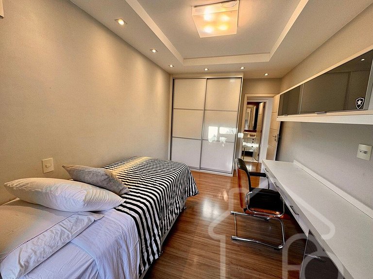 Apartamento central com piscina e playground