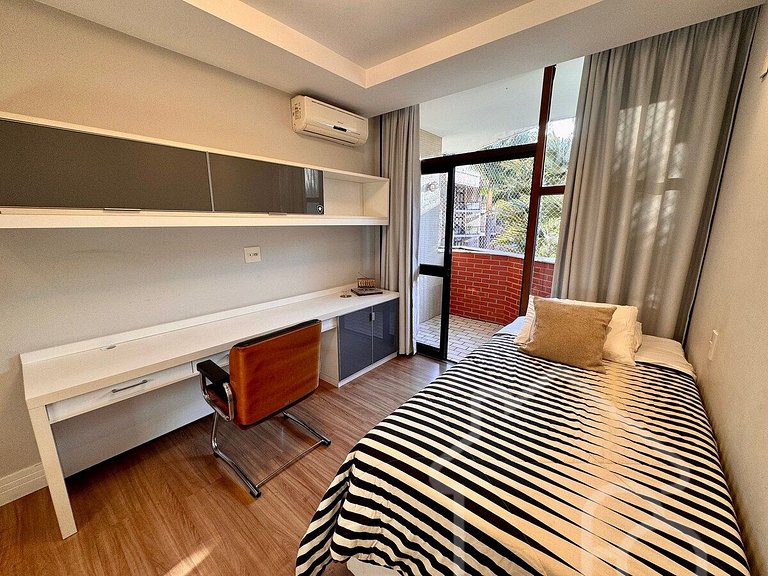Apartamento central com piscina e playground
