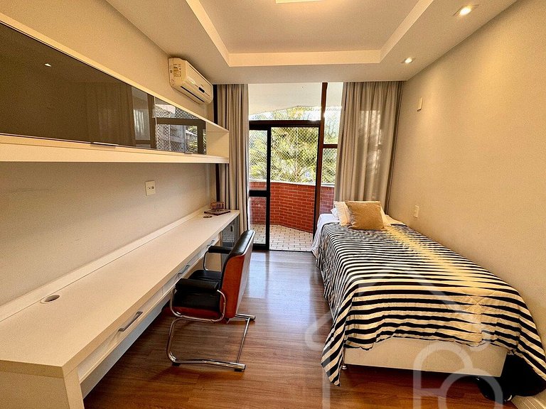 Apartamento central com piscina e playground