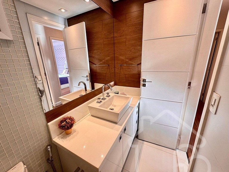 Apartamento central com piscina e playground