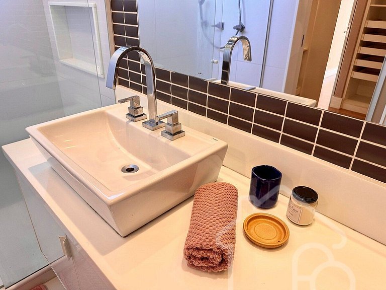 Apartamento central com piscina e playground