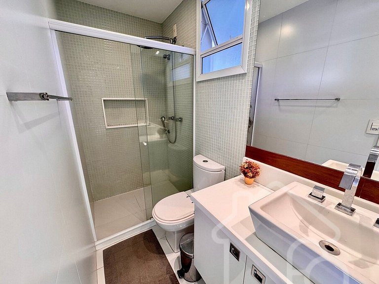 Apartamento central com piscina e playground
